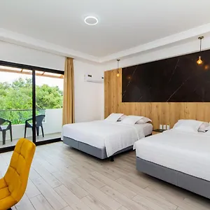 grand-hotel-leon-marino-galapagos.puertoayorahotels.com/